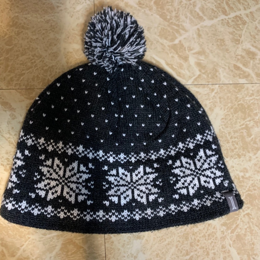 Isotoner Beanie One Size Gray White Fair Isle Snowflake Thinsulate Hat Nordic